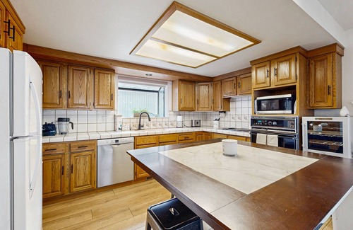 Tahoe Keys Haus | Beautiful water view home with access to bikes & kayaks - in a great location