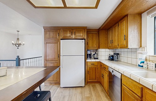 Tahoe Keys Haus | Beautiful water view home with access to bikes & kayaks - in a great location