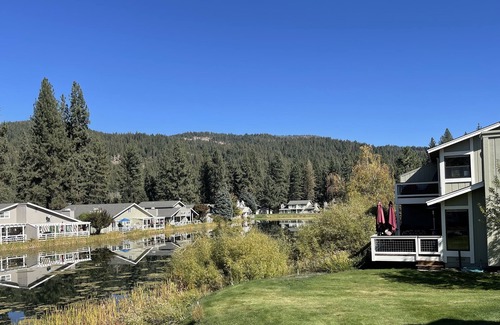 Plumas Eureka Estates Haus | Beautiful Waterfront Townhome on Plumas Pines Golf Course