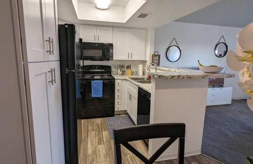 North Mountain Eigentumswohnung | Beautifully furnished two bedroom condo with New interior & Fun Amenities