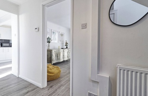 Crays Hill Haus | Beautifully Modern Retreat in Basildon With Garden