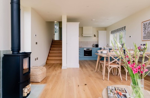 Quedgeley Hütte | Beautifully presented holiday home in the Cotswolds with amazing views - The Tractor Shed