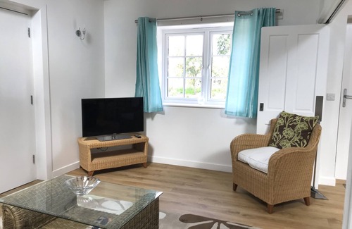 Wareham Haus | Beautifully renovated cottage in a secluded location