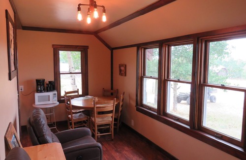 Babb Kabine | Wunderschön restaurierte historische Gästekabine der Park Saddle Horse Company