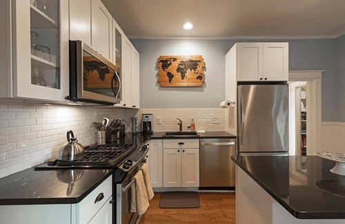 Westside Haus | Beautifully updated 1920's Home near Downtown