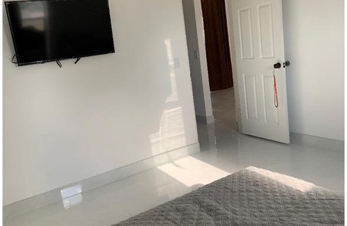 Sandalfoot Cove Bed & Breakfast | bedroom with sharing bathroom