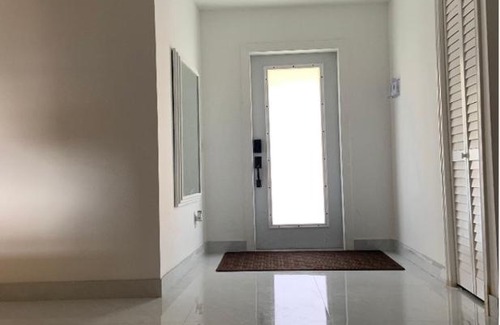 Sandalfoot Cove Bed & Breakfast | bedroom with sharing bathroom