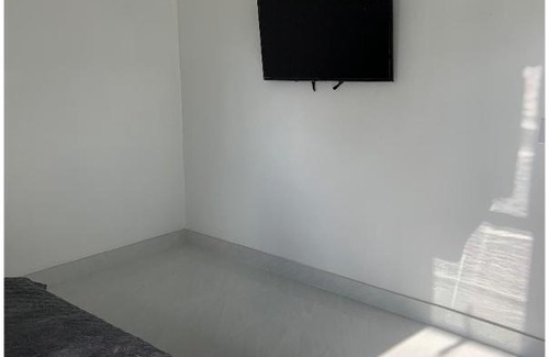 Sandalfoot Cove Bed & Breakfast | bedroom with sharing bathroom