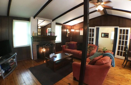 Front Royal Kabine | "Hot Tub Heaven Cabin # 7 - Blockhütten zur Miete in Linden, Virginia