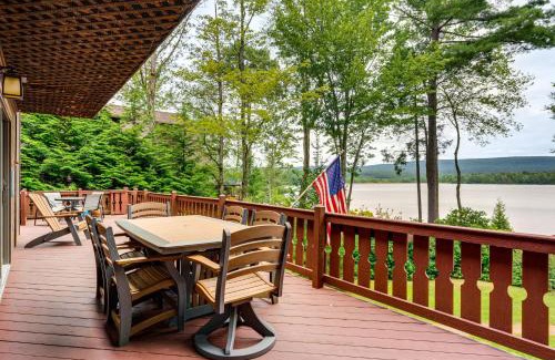 Drums Haus | Beech Mt Lakefront Gem! Hot Tub, Kayaks, Billiards
