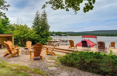 Drums Haus | Beech Mt Lakefront Gem! Hot Tub, Kayaks, Billiards