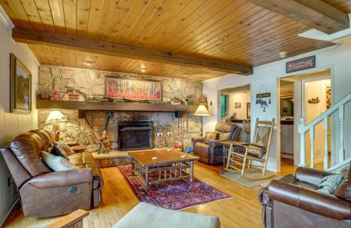 Drums Haus | Beech Mt Lakefront Gem! Hot Tub, Kayaks, Billiards