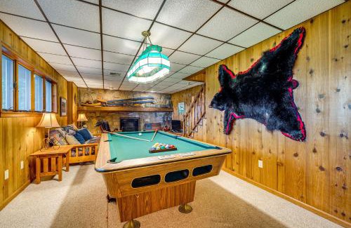 Drums Haus | Beech Mt Lakefront Gem! Hot Tub, Kayaks, Billiards