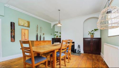 Ashton-under-Lyne Haus | Beechwood
