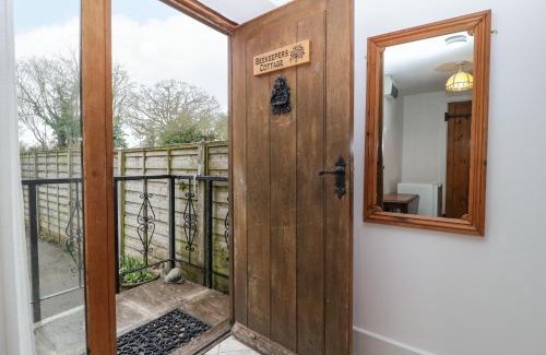 Pembridge Haus | Beekeeper's Cottage