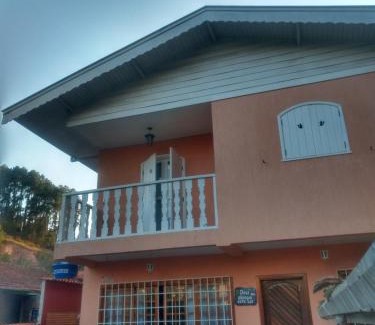 Vila Britania Haus | Belíssima e aconchegante casa em Campos do Jordão