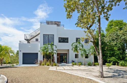 Cocoplum Villa | Belizean Bliss