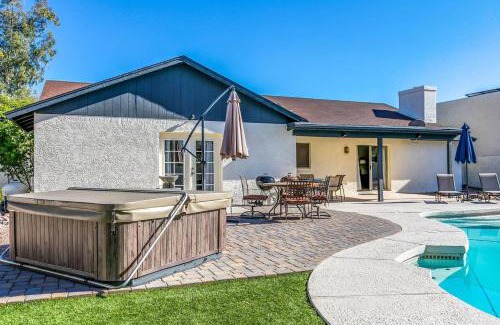 Honeyridge Manor Haus | Bell Villa - Resort Living - Pool - Location - Events