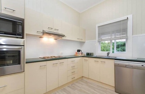 Bulimba Haus | Familienfreundlich / Free Wifi / 3Brm + Studienecke / 1. 5 Bad / Klimaanlage / HaustiereOk / Deck