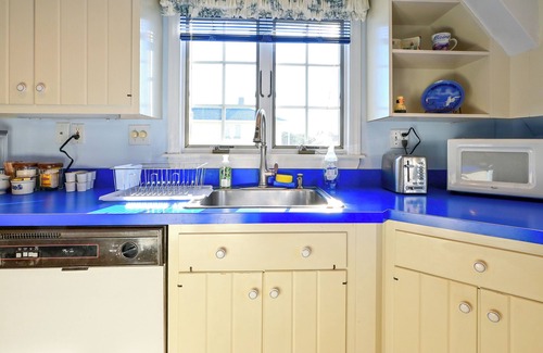 Biddeford Pool Haus | Belle Mer: Beachfront Bliss in Biddeford’s Hills Beach Community