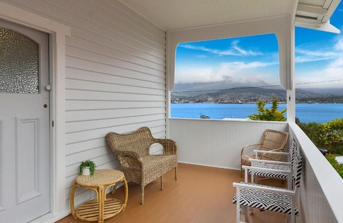 Bellerive Haus | Bellerive Bluff Magic - A Tranquil Panoramic Escape