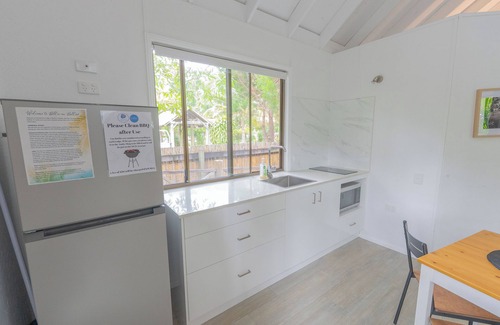 Amity Point Kabine | Belles on Ballow - Lorikeet Lodge