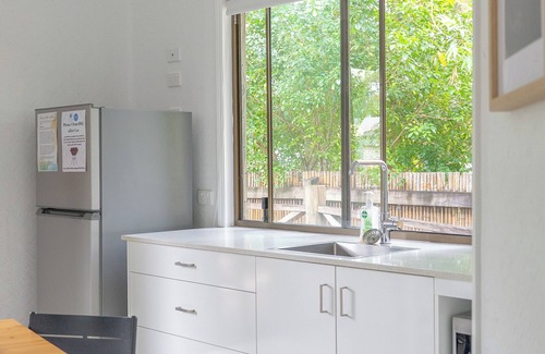 Amity Point Kabine | Belles on Ballow - Lorikeet Lodge
