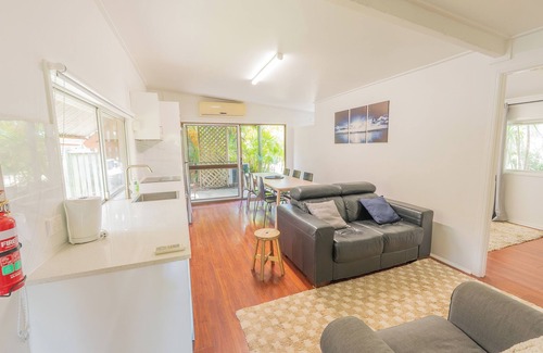 Amity Point Kabine | Belles on Ballow - Wombat Lodge