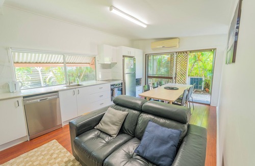 Amity Point Kabine | Belles on Ballow - Wombat Lodge