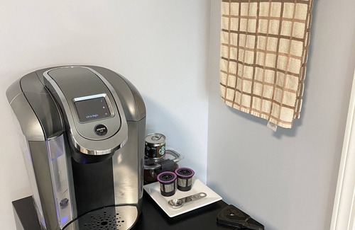 East Lake Hills Wohnung | Bellevue Guesthouse by Lake Sammamish- EV, Patio