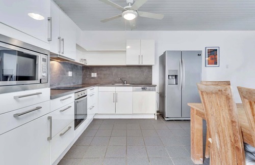 Belnem Wohnung | Belmar Oceanfront Apartments 13 with direct sea access and diving facilities