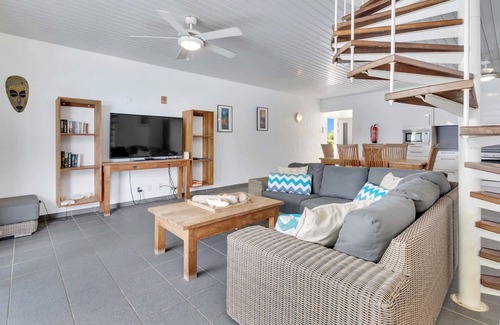 Belnem Wohnung | Belmar Oceanfront Apartments 13 with direct sea access and diving facilities