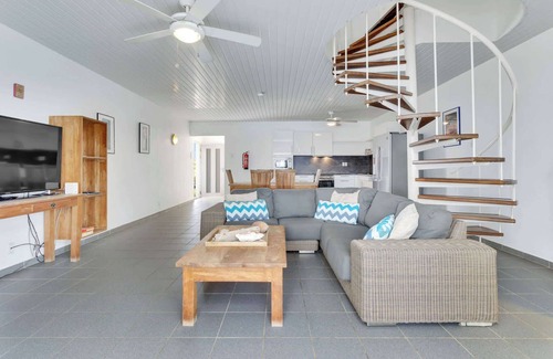 Belnem Wohnung | Belmar Oceanfront Apartments 13 with direct sea access and diving facilities