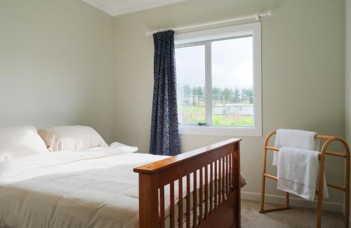 Tararua District Haus | Benbecula Cottage at Kereru Farm Weber