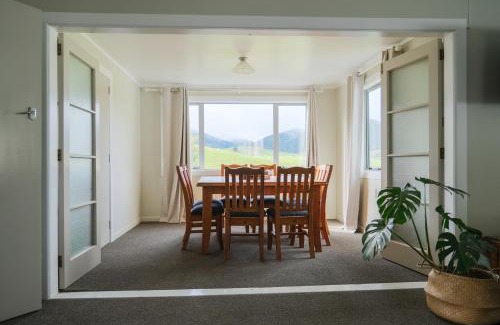 Tararua District Haus | Benbecula Cottage at Kereru Farm Weber