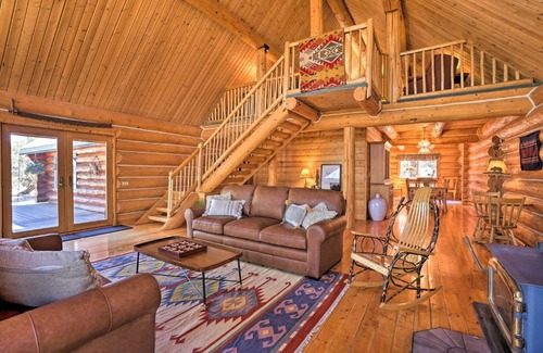 Bend Haus | Bend Log Cabin with Cascade Mountain Views!