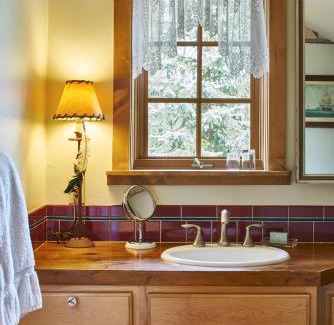 Wilson Bed & Breakfast | Bentwood Inn