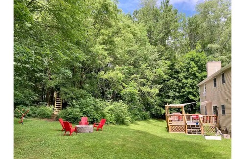 North Adams Haus | Berkshires Retreat! in the woods, yet in town!