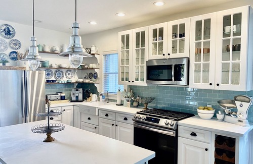 Charlevoix Haus | STANDORT!! 0 Meilen in die Innenstadt und Seen! Close to Castle Farms * 5-Sterne-Bewertungen *