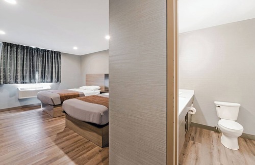 Foxboro Hotel | Best for Unwinding! Free Breakfast, 2 Convenient Units w/ Free Parking!