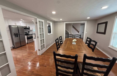 Roselawn Finance Haus | Best in show. Pool. Bar. Pool Table. Basketball.