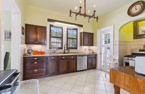 Gentilly Terrace Haus | Amazing giant space! Authentic NOLA experience.