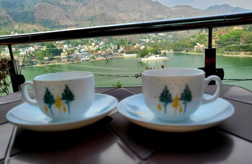 Bhimtal Haus | Best Lake View Stay in Bhimtal