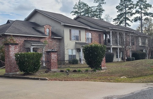 Pineville Eigentumswohnung | Best of Pineville! 2b/2b,Queen beds, Wifi, Tv, Camp B, P&G, Cleco, & LC WELCOME!