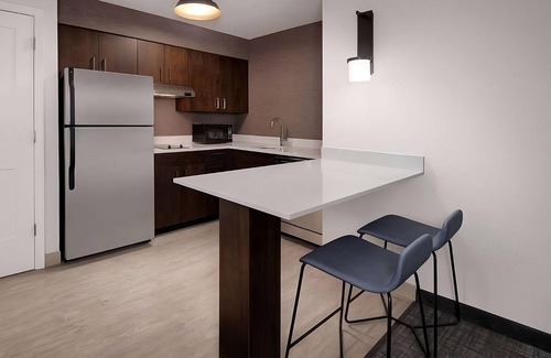 Alpharetta Hotel | Best Place to Stay in Alpharetta! Free Grab & Go Breakfast, Pets Allowed!