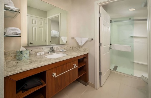 Linthicum Heights Hotel | Best Value, Quality Stay! Free Breakfast, w/ Pool, Near M&T Bank Stadium!