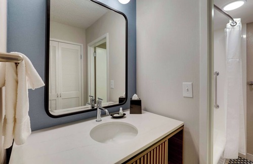 Mayo Clinic Hotel | Best Value, Quality Stay! w/ Pool, Near Rio Montana Park, Pet-Friendly