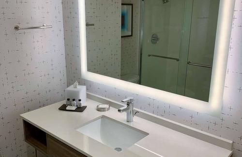 Downtown Columbus Hotel | Best Value, Quality Stay! Pets are Welcome, Close to Victorian Village