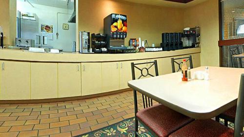 Madison Hotel | Best Western East Towne Suites