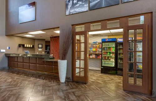 Thunderbird Industrial Airpark Hotel | Best Western Plus Scottsdale Thunderbird Suites